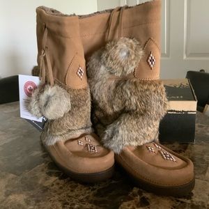 Size 9 - Authentic Manitobah MukLuks